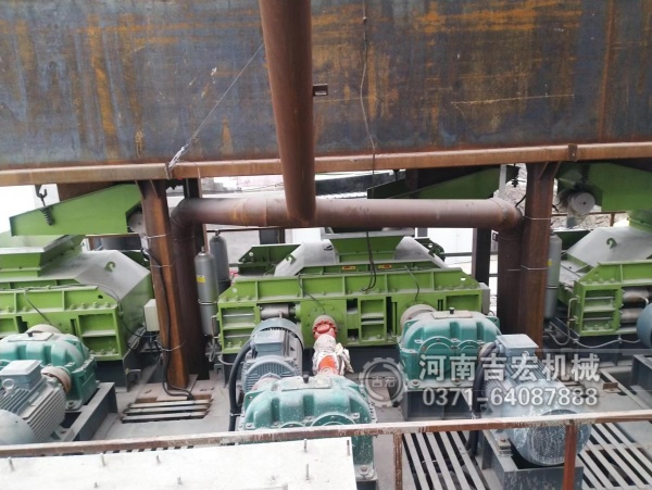 試過多種破碎機,為啥老廠長獨寵白云石對輥機？答案藏在細節(jié)里！