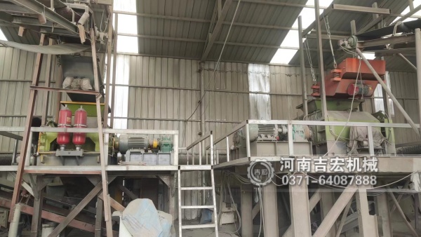 小礦場換設備怕踩坑？鎳礦對輥破碎機小巧能打,投入不多回本快,選它心里踏實!