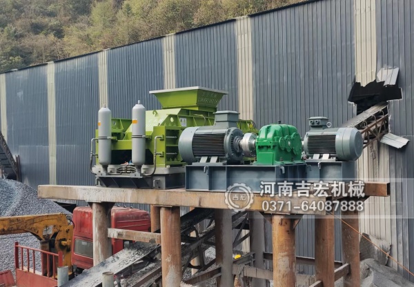 時(shí)產(chǎn)30-40噸的對(duì)輥破碎機(jī)該選哪個(gè)型號(hào)？800×600型詳解！